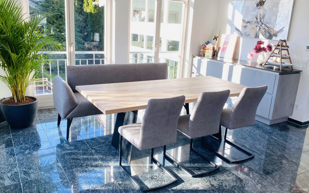 Geldherrin lässt Villa von Geldsklaven zahlen