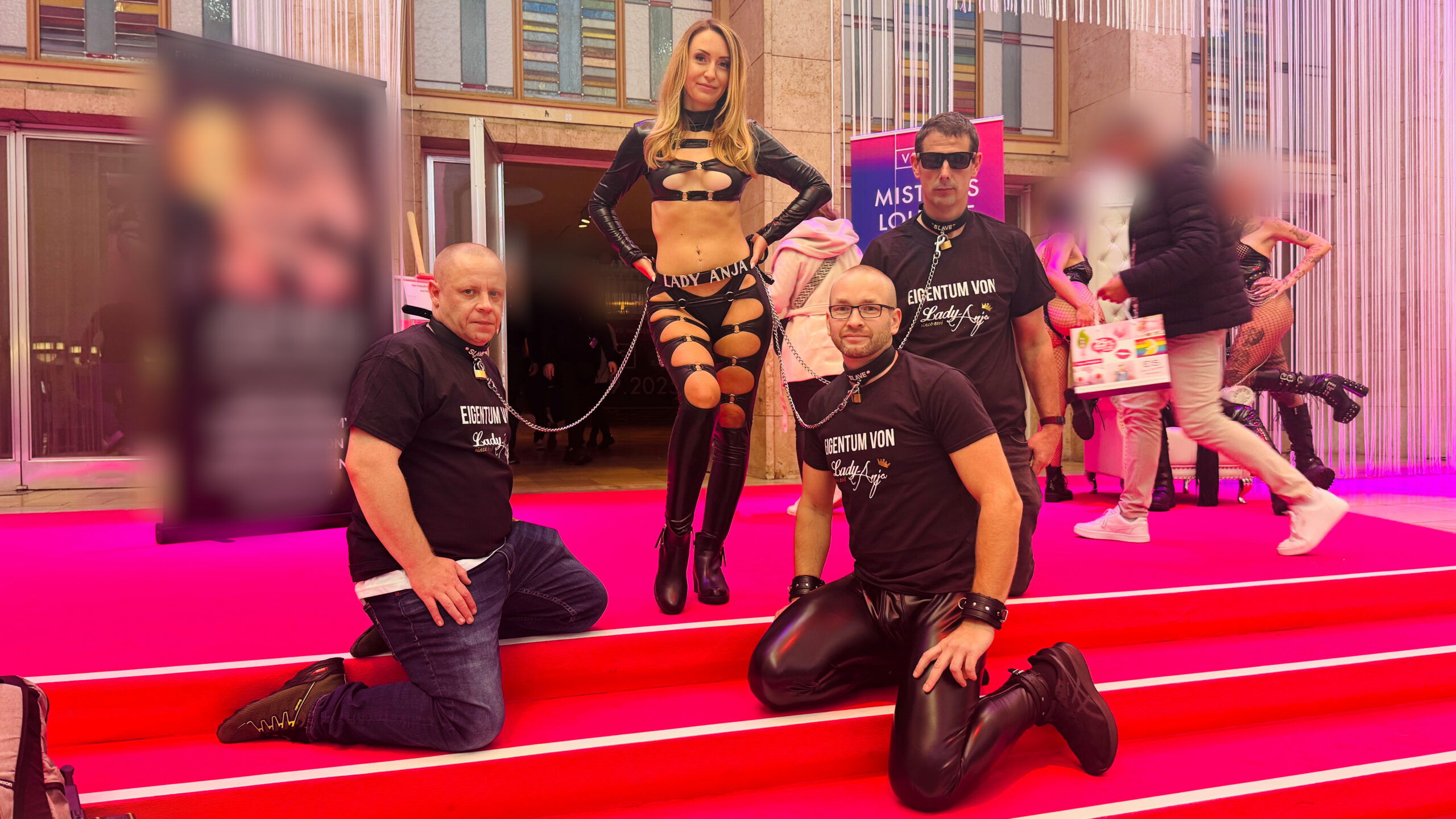 Venus Berlin: 3 Sklaven berichten über das erste Treffen